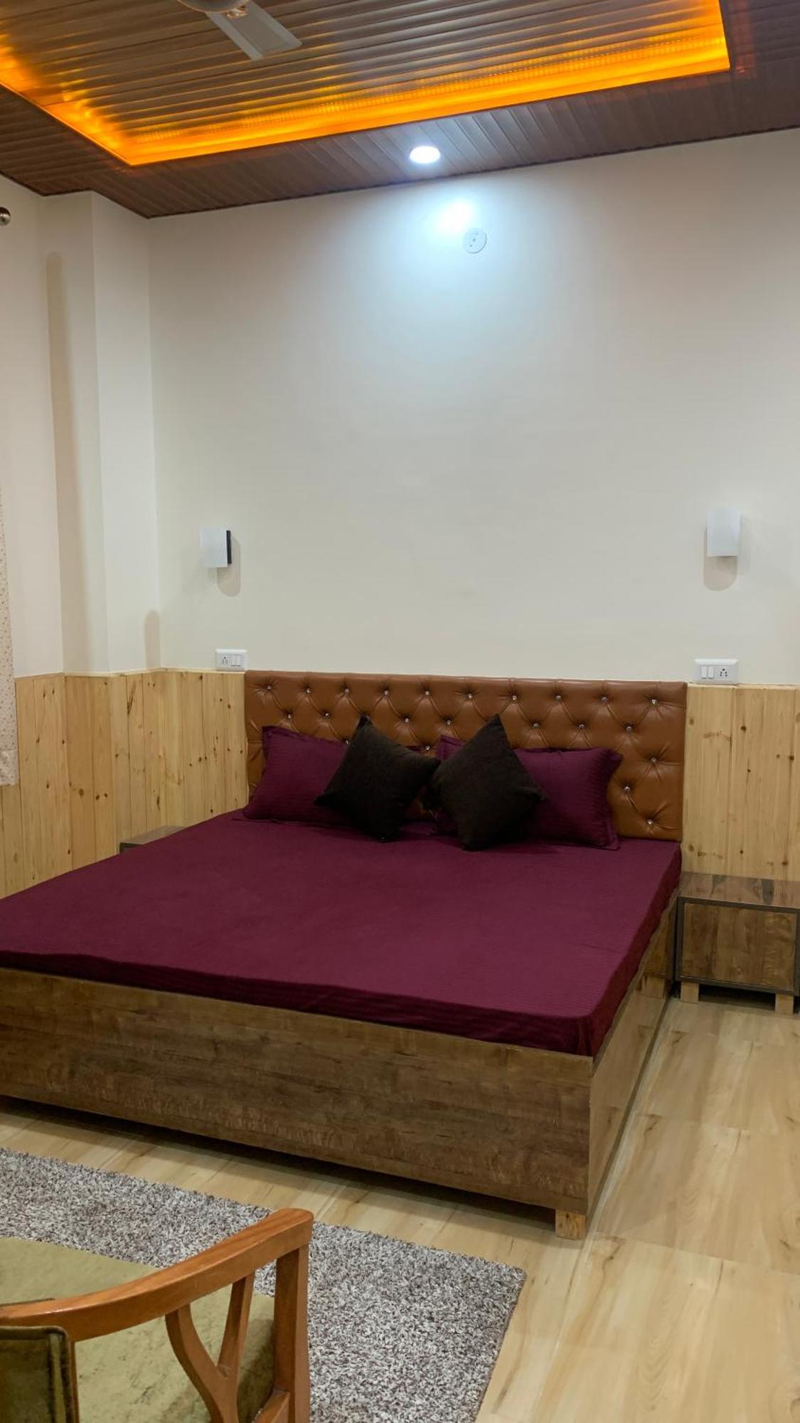 Tulip Flowing River View Hotel. Shamshi 외부 사진