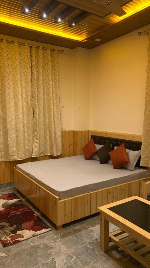 Tulip Flowing River View Hotel. Shamshi 외부 사진