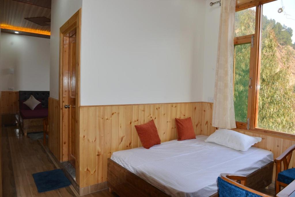 Tulip Flowing River View Hotel. Shamshi 외부 사진