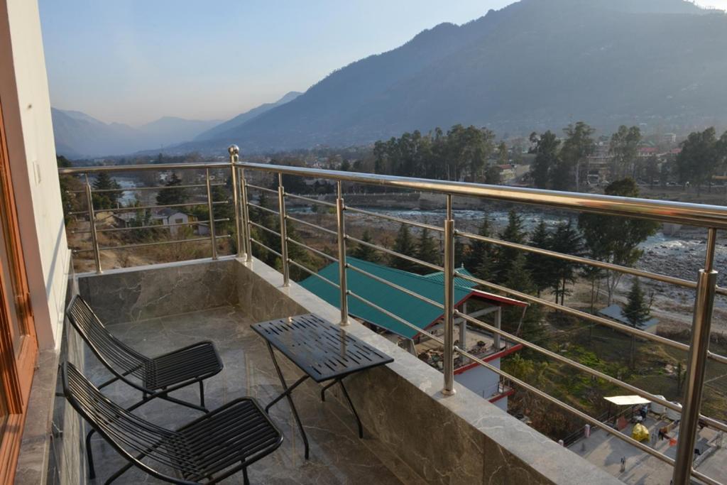 Tulip Flowing River View Hotel. Shamshi 외부 사진