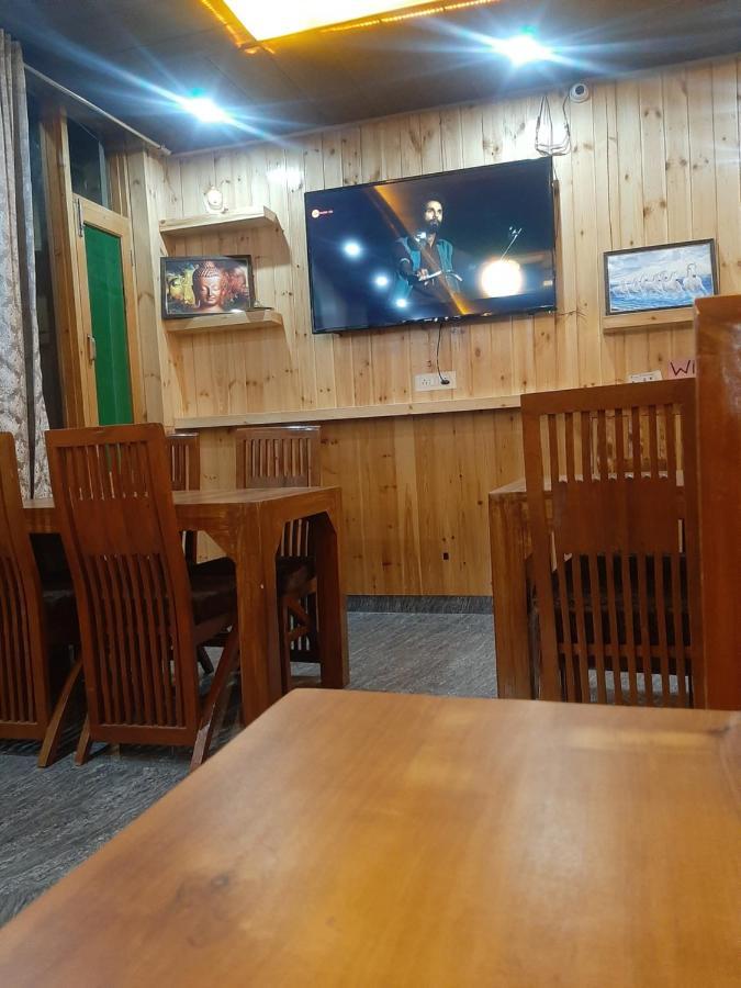 Tulip Flowing River View Hotel. Shamshi 외부 사진