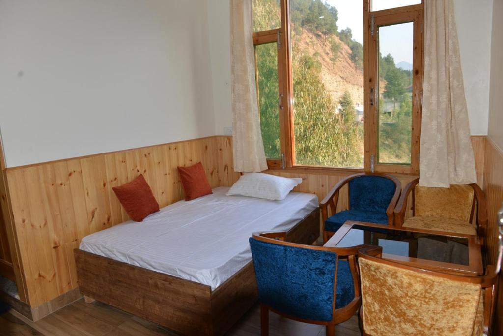 Tulip Flowing River View Hotel. Shamshi 외부 사진