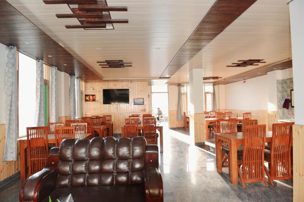 Tulip Flowing River View Hotel. Shamshi 외부 사진