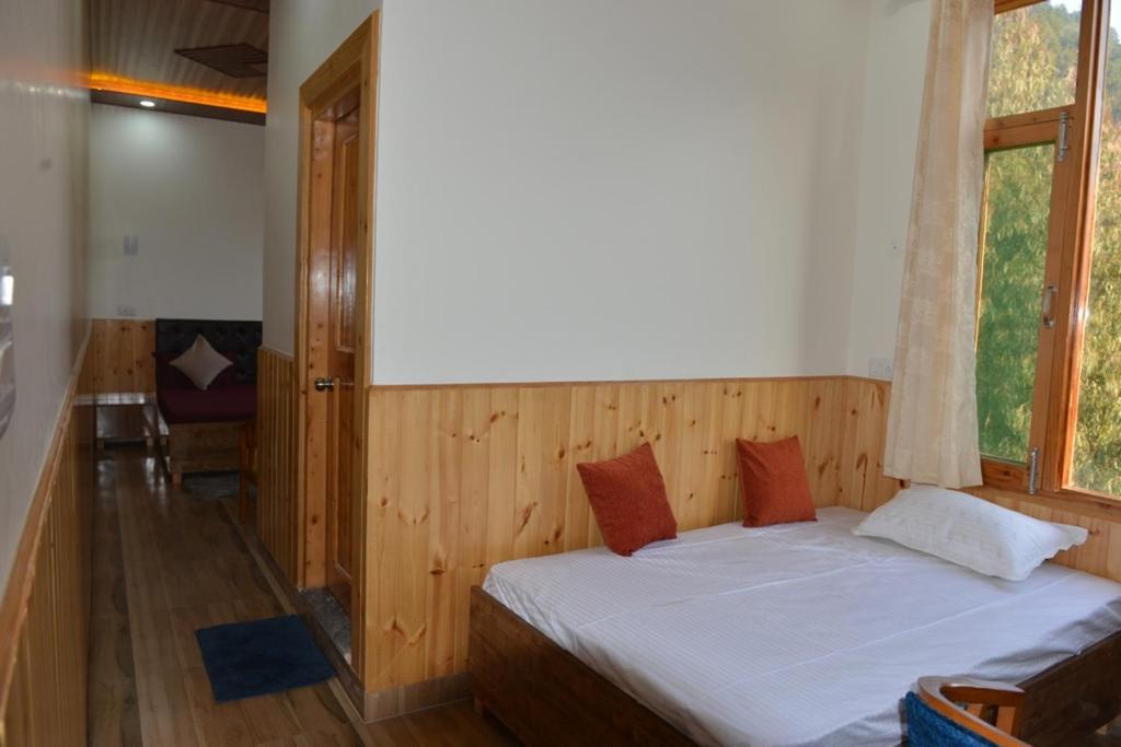 Tulip Flowing River View Hotel. Shamshi 외부 사진